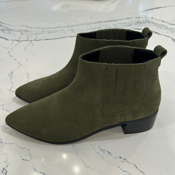NYDJ Olive NWOT Gillian Suede Pointed Toe Booties w/ 1 1/2” Heel sz.6 1/2 - Picture 1 of 12